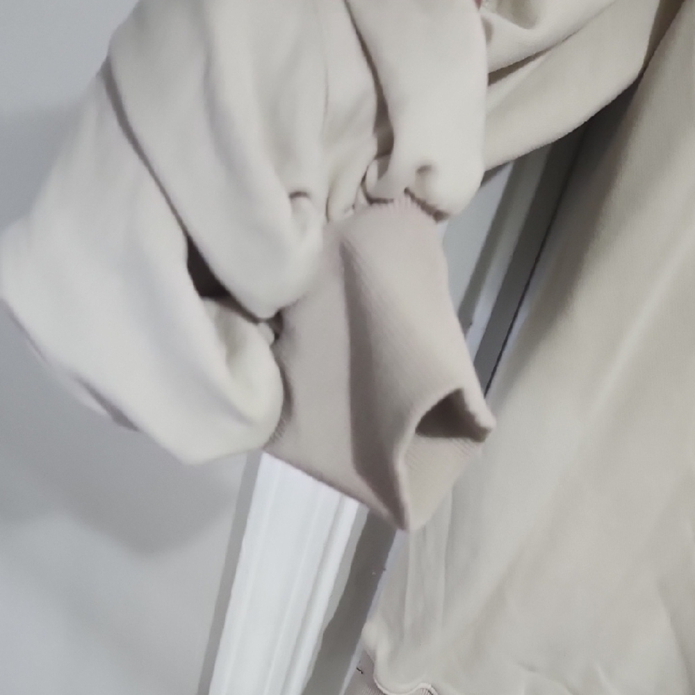 Cozy Oversized Two Tone Turtleneck Sweater With Pockets - Picture 5 of 10